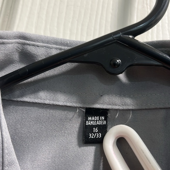 Preowned Geoffrey Beene Size 16 32/33 Size Large Dark Grey Classic Button Up. - Picture 5 of 11